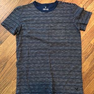 Men’s American Eagle tee size XS